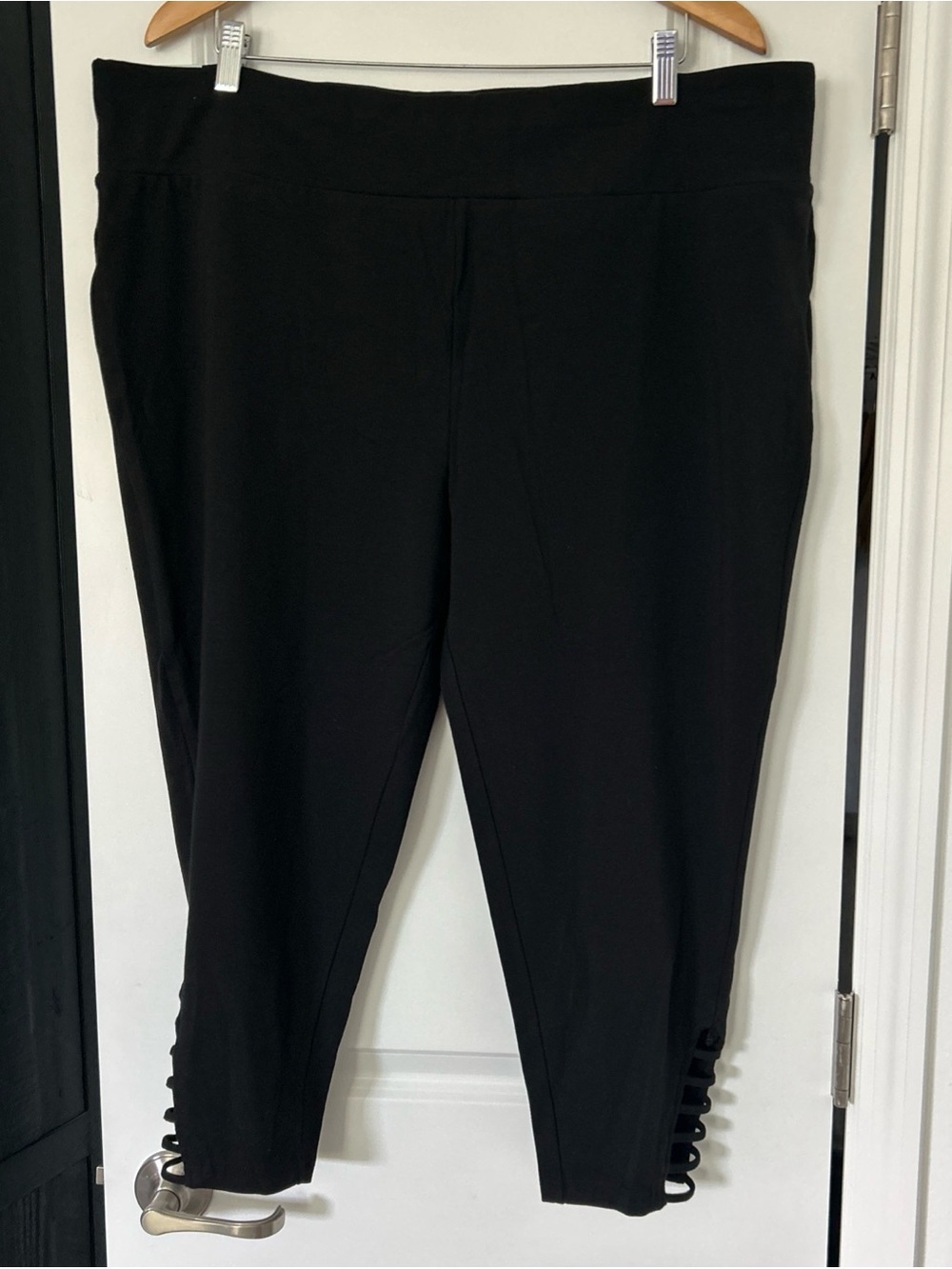 Terra & Sky Women's Capri Ladder Leggings, 22" Inseam, Size 3x- Black- NWT